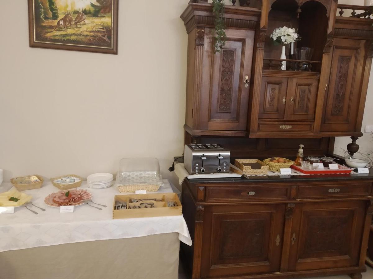 Pollushof Panzio Es Etterem Bed & Breakfast Csolnok Dış mekan fotoğraf