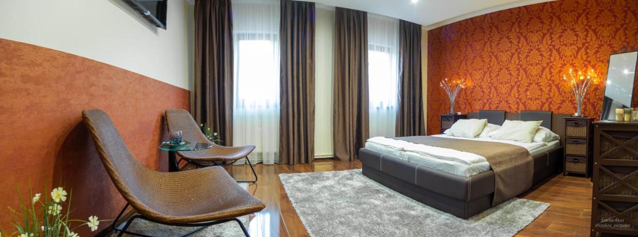 Pollushof Panzio Es Etterem Bed & Breakfast Csolnok Dış mekan fotoğraf