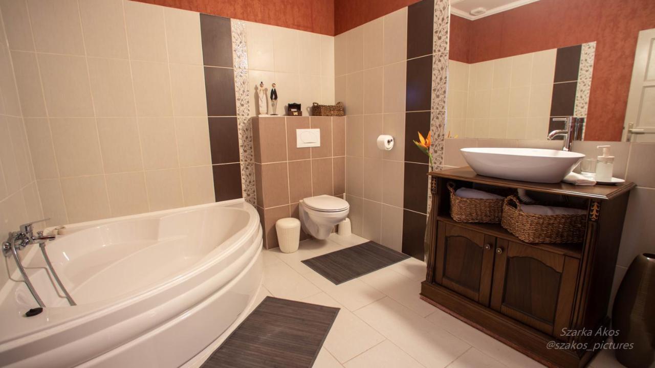 Pollushof Panzio Es Etterem Bed & Breakfast Csolnok Dış mekan fotoğraf