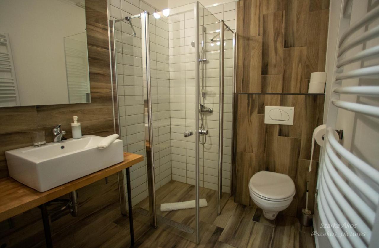 Pollushof Panzio Es Etterem Bed & Breakfast Csolnok Dış mekan fotoğraf