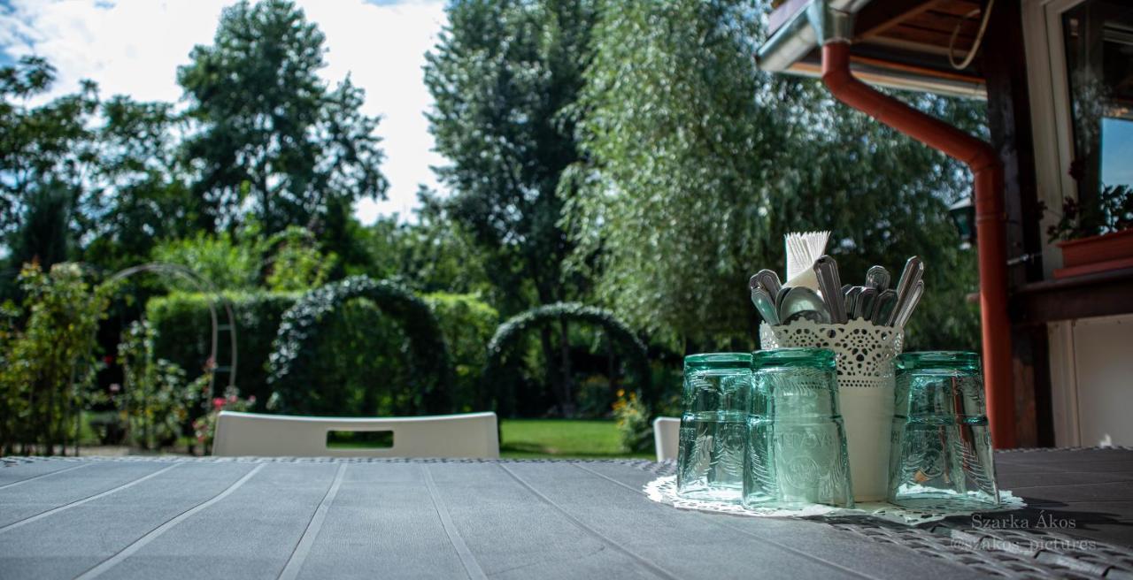 Pollushof Panzio Es Etterem Bed & Breakfast Csolnok Dış mekan fotoğraf
