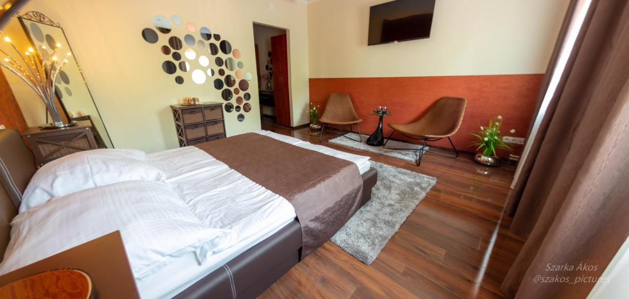 Pollushof Panzio Es Etterem Bed & Breakfast Csolnok Dış mekan fotoğraf