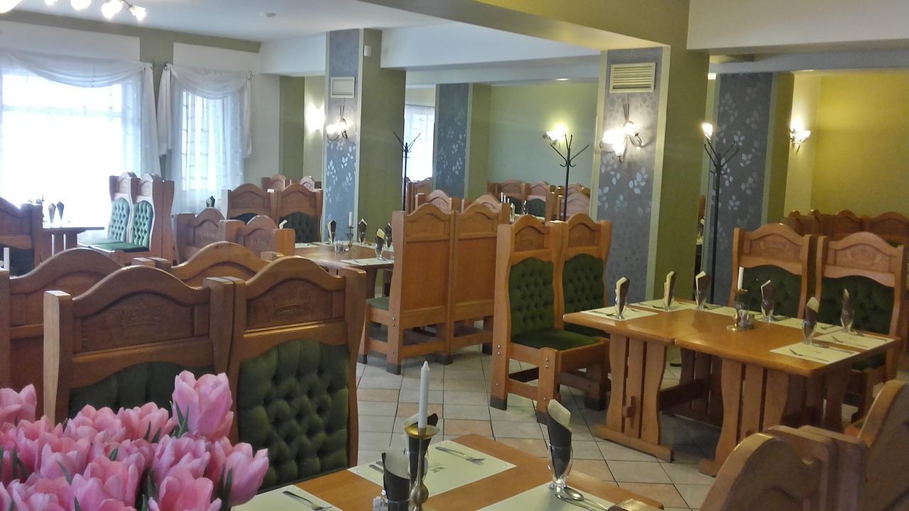 Pollushof Panzio Es Etterem Bed & Breakfast Csolnok Dış mekan fotoğraf