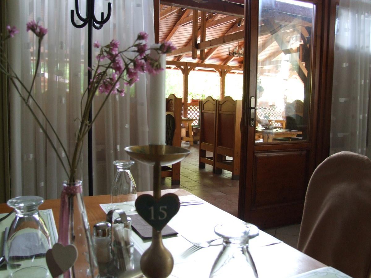 Pollushof Panzio Es Etterem Bed & Breakfast Csolnok Dış mekan fotoğraf